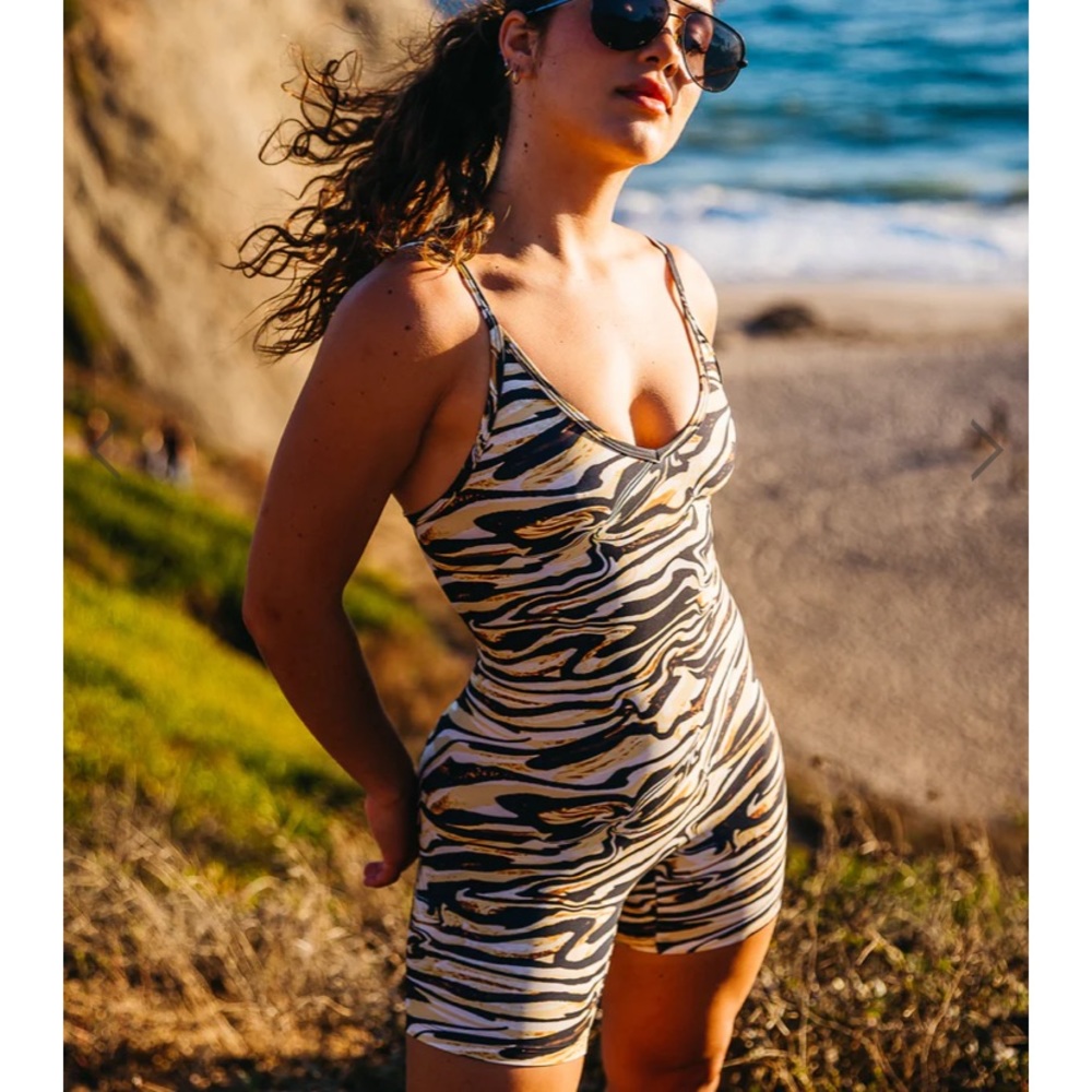 Skatie body suit M